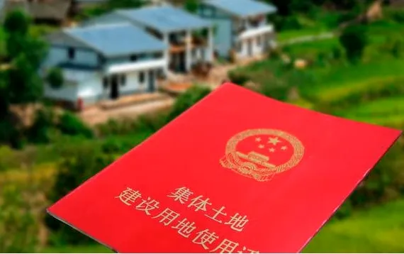 镇政府私自转让土地使用权，如何拿回属于自己的拆迁补偿款？
