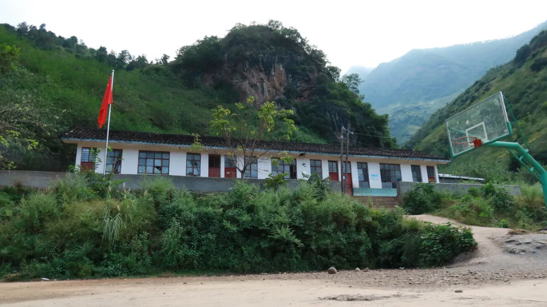 好心帮村子盖的学校却成了违建？真违建也得严格按程序拆！